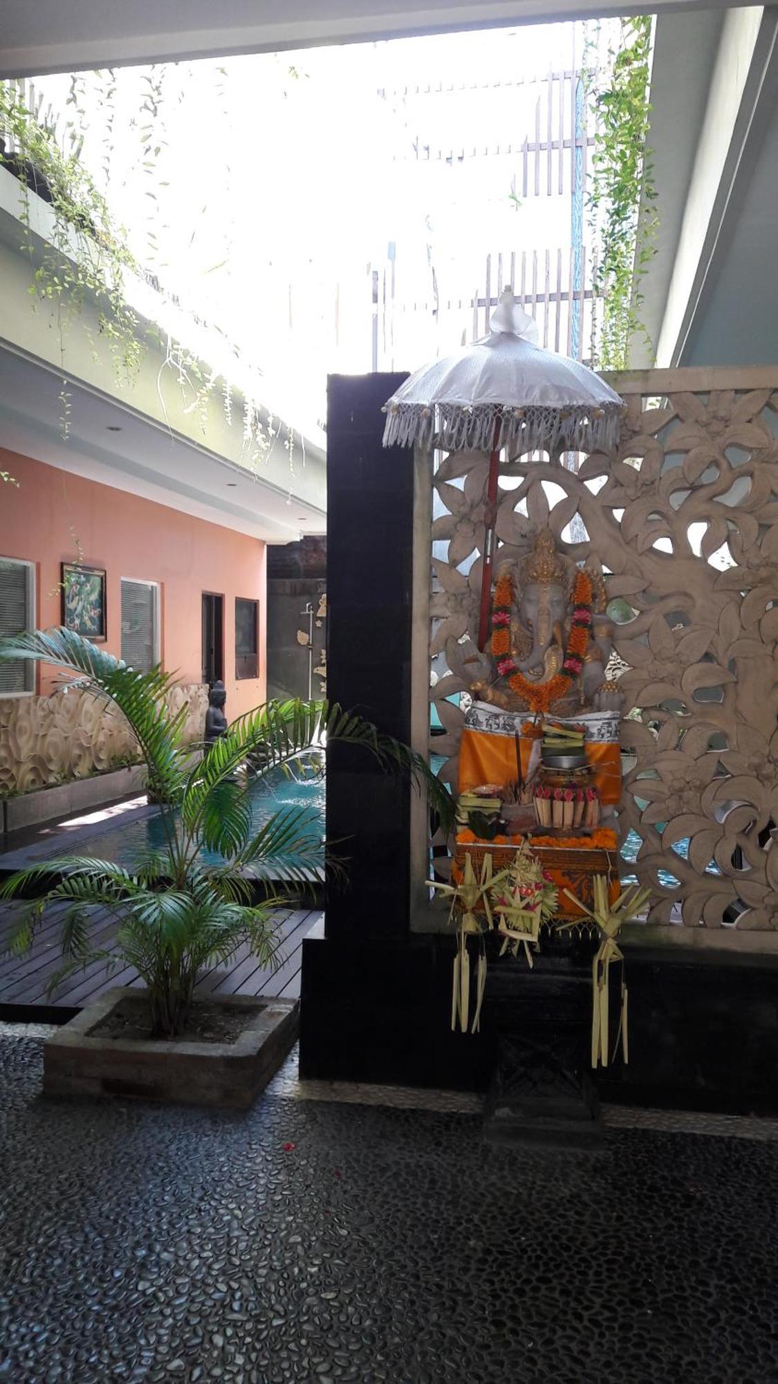 The Agung Residence Семиняк Екстериор снимка