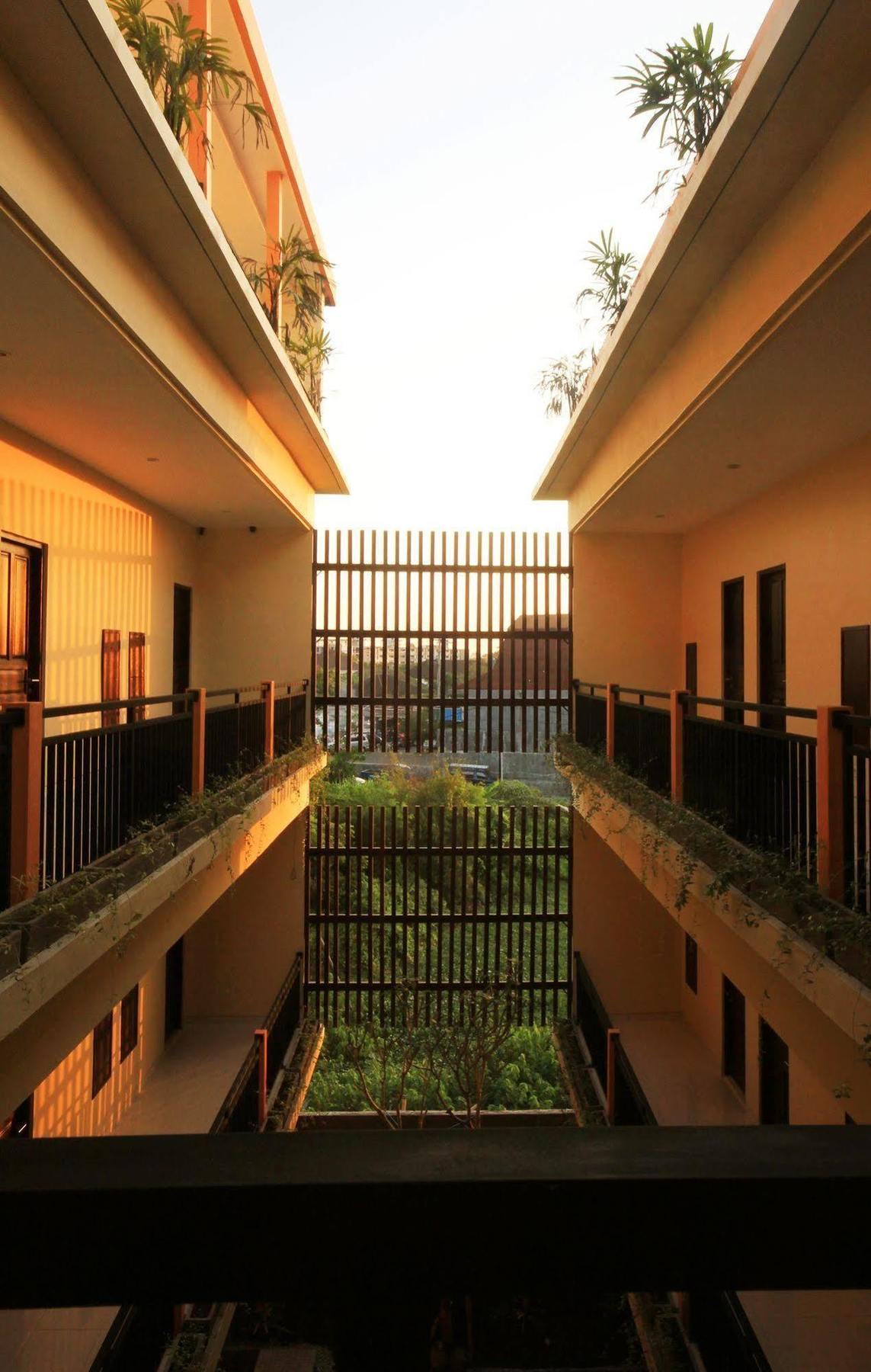 The Agung Residence Семиняк Екстериор снимка